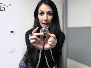 Lady Meli Porno Video: Pimmelknast für enthaltsame Keuschheits-Nutte
